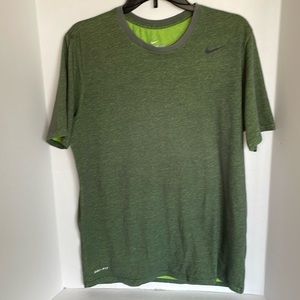 Nike green dri fit short sleeve tee shirt Men’s size L